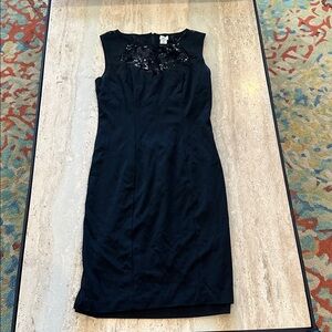 Cache women’s black dress sequin detail size 8 body con contouring slimming EUC